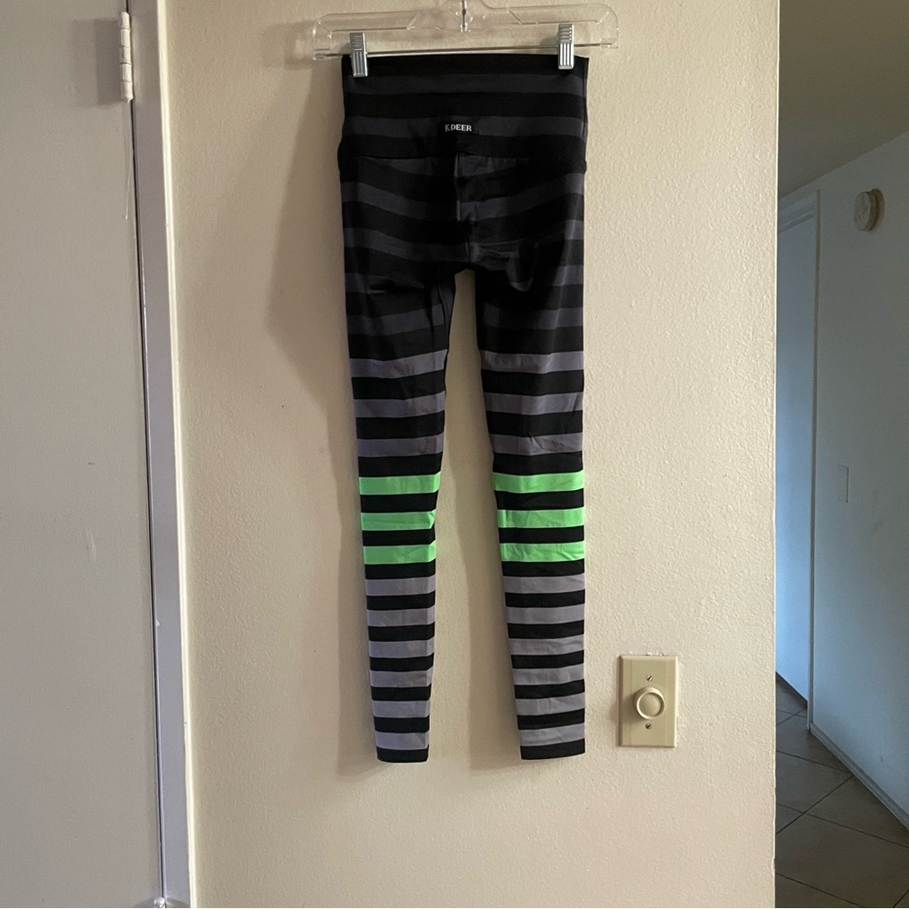 K-Deer Striped Black and Green Leggings size small